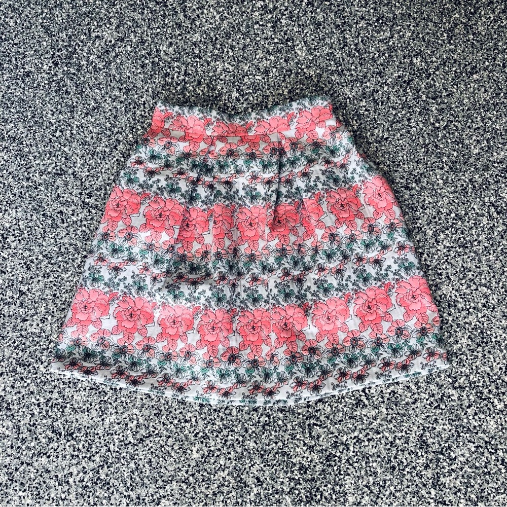 Rinascimento ⊠Feminine Floral A-Line Italian Skirt (XS)